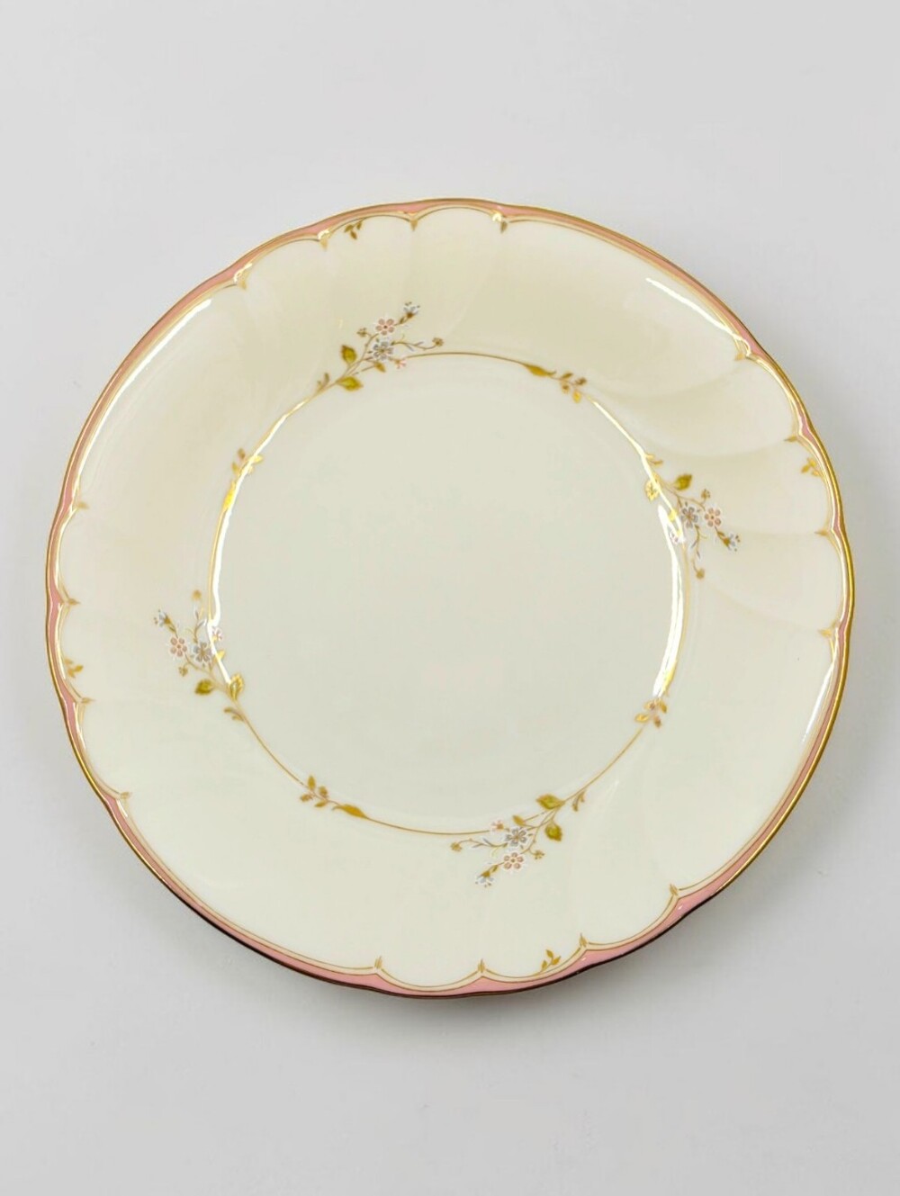Mikasa Monticello Pattern Cream Coupe Soup Bowl Gold Accent Pink Rim Floral Vine